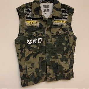 Camo distressed Off White studded denim vest L